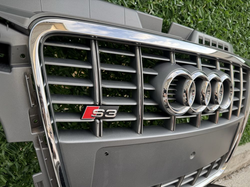 Оригинална решетка Audi S3 8P Facelift /Ауди A3/А3/С3 8П ТОП състояние