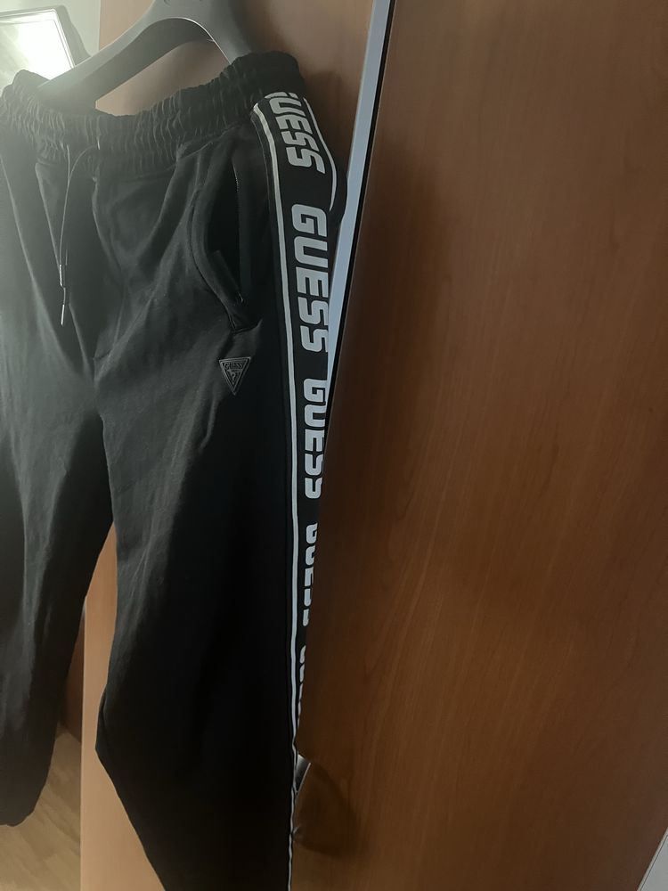 Pantaloni GUESS
