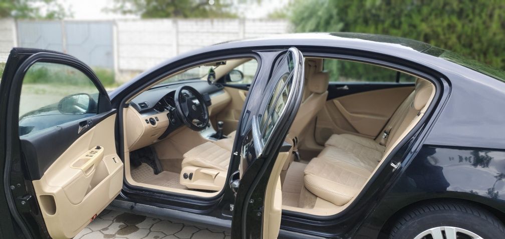 VW Passat Berlina Interior Crem 2.0 FSI ! 6  Trepte Acte valabile