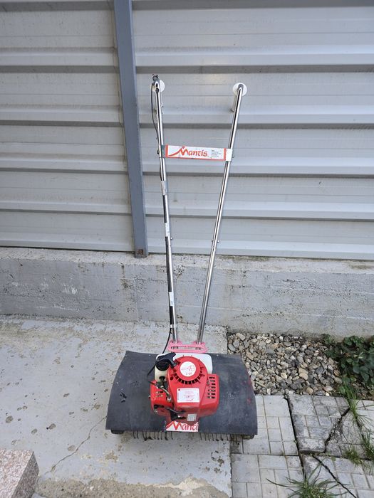 Vand scarificator/aerator gazon pe benzina Mantis american