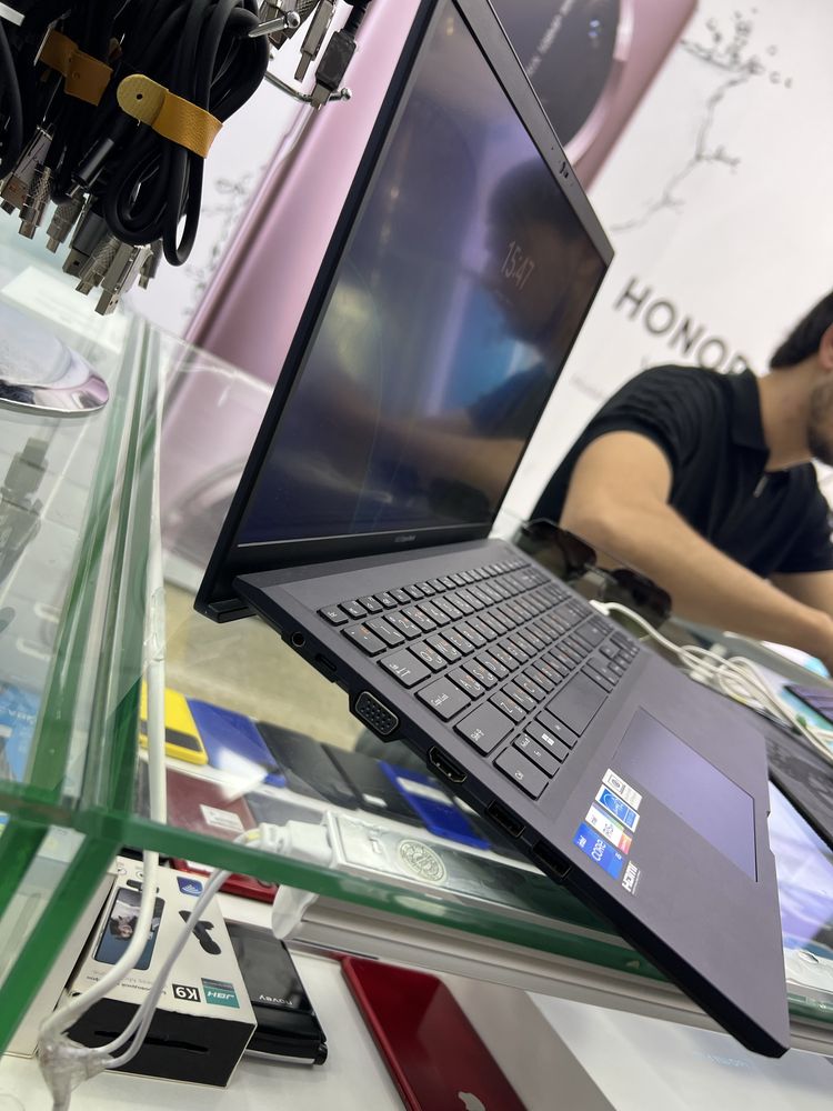 ASUS notebook 16/256gb