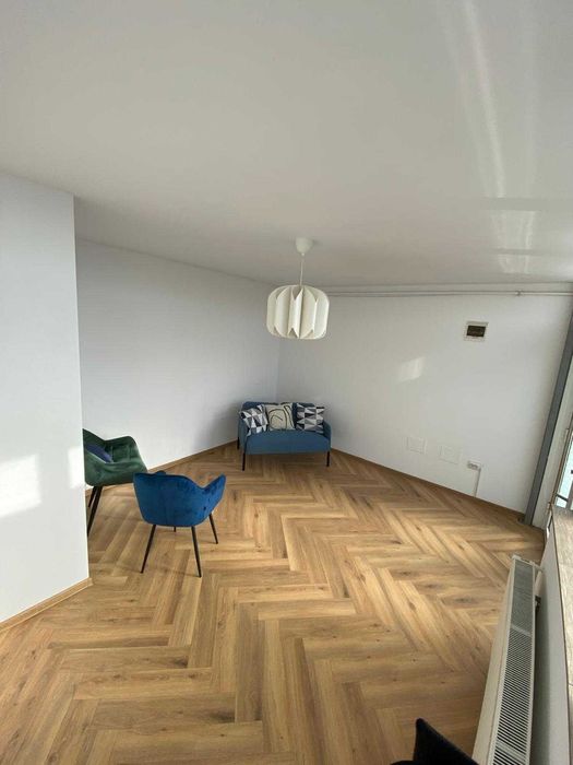 Inchiriez partial spatiu comercial