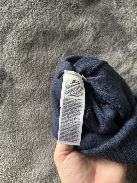 Vans caciula cu ciucure bleumarinncu rosu unisex marime OS noua