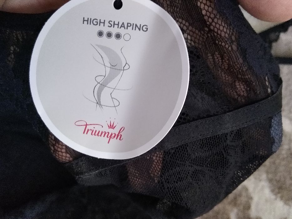 Triumph нова оформяща рокля/боди 80В