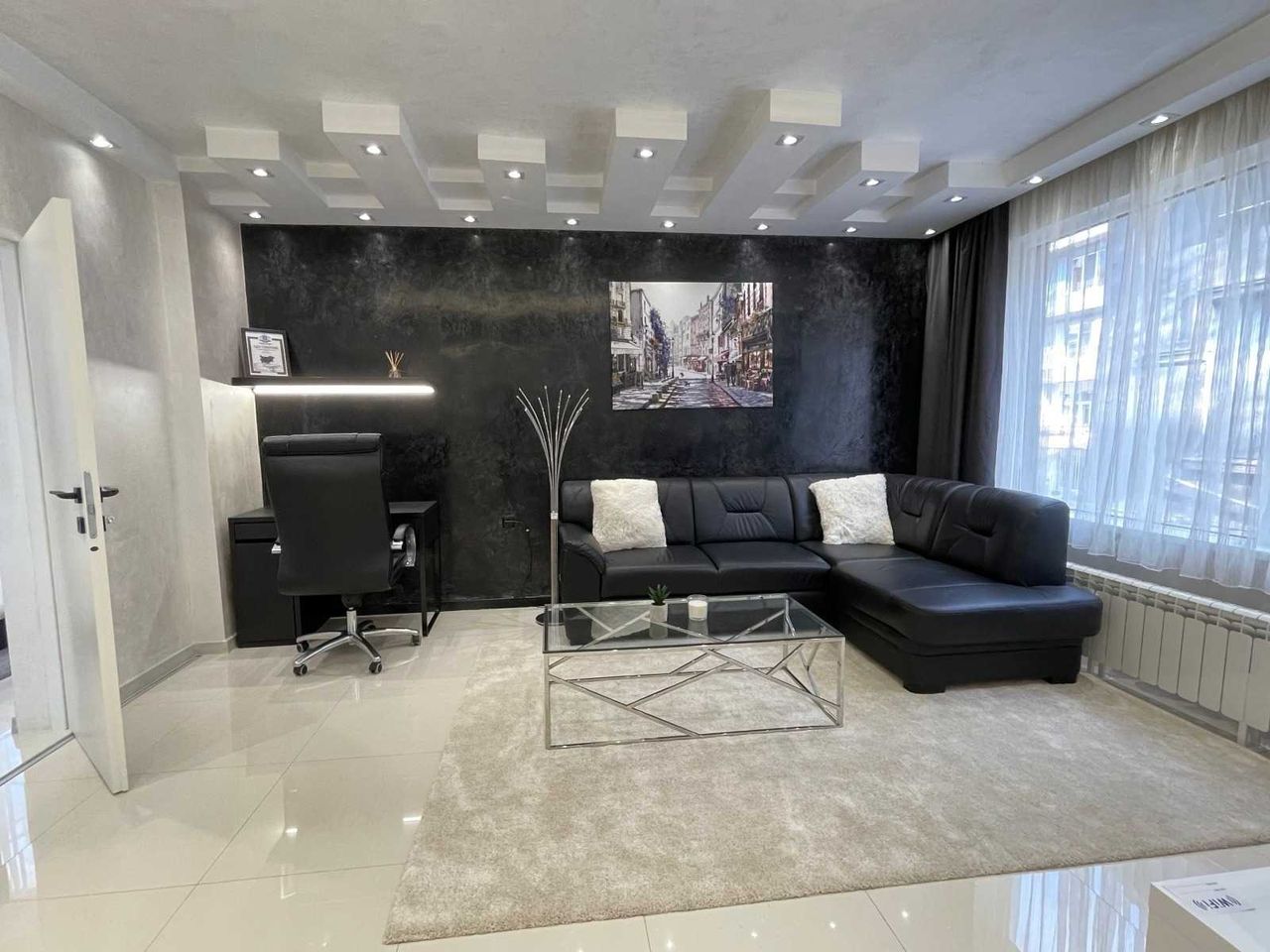 Дава се под наем Двустаен апартамент в София, Център - 70 кв.м за 1500 € - Снимка #1