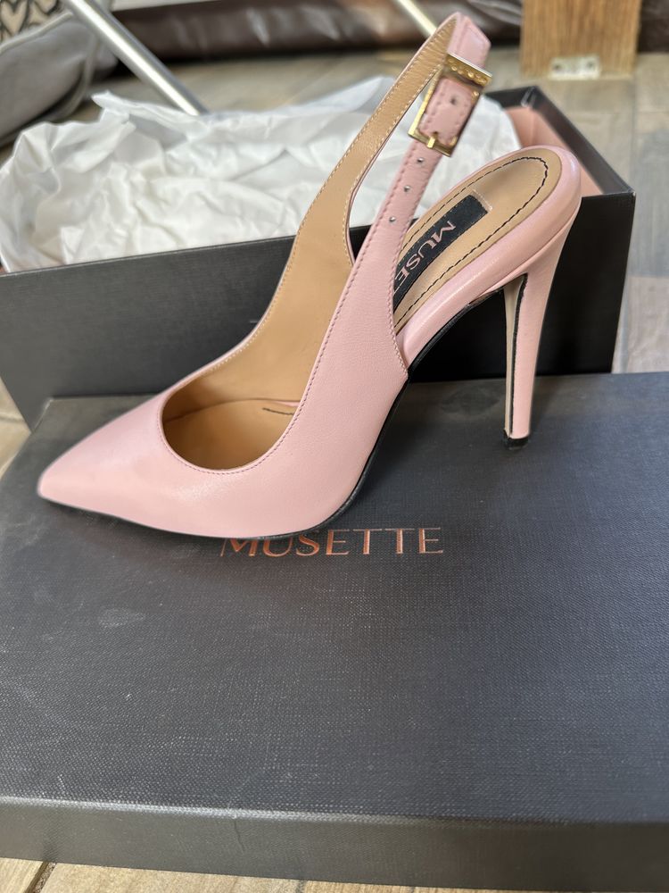 Pantofi stiletto, masura 34 se potrivesc unui 35 micut, musette