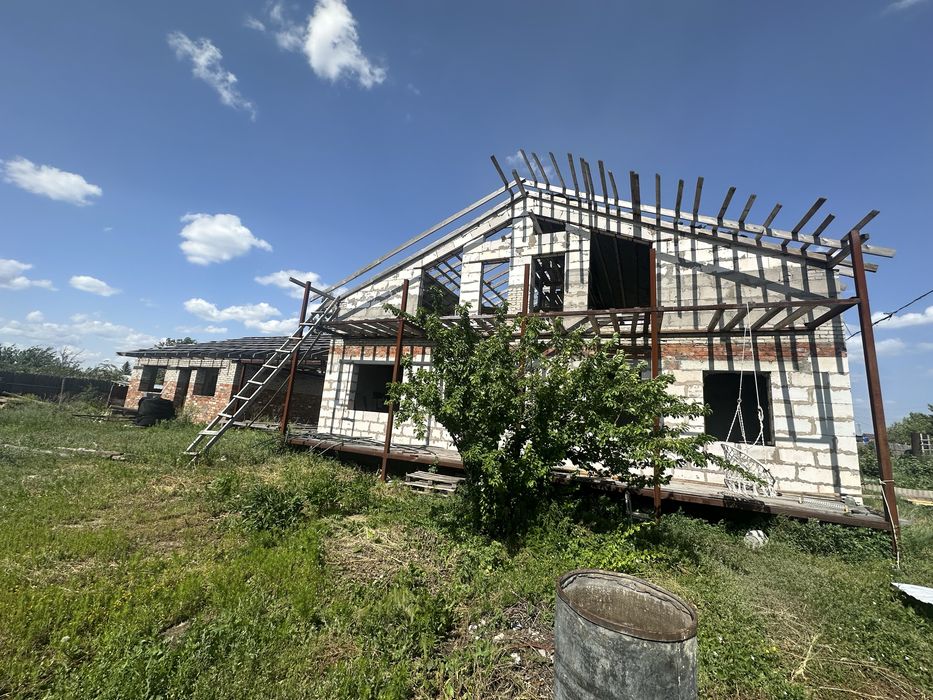 продам не достроенный дом