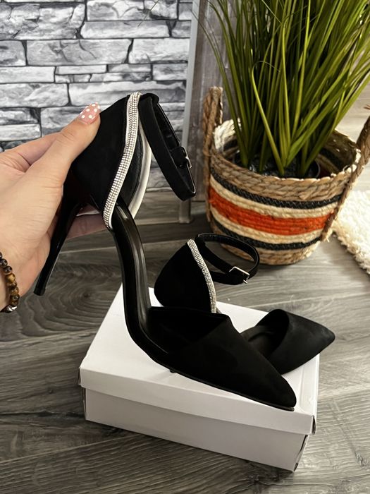 Дамски обувки с висок ток