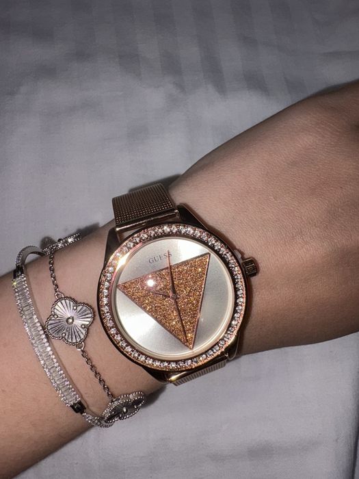 Ceas de mana Guess aur auriu nou new