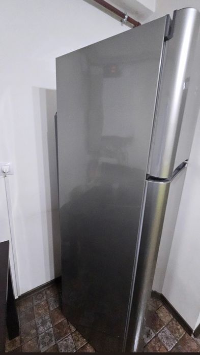 Frigider Indesit TIAA 12 X, 313 L, 2 uși, inox, funcțional, stare bună