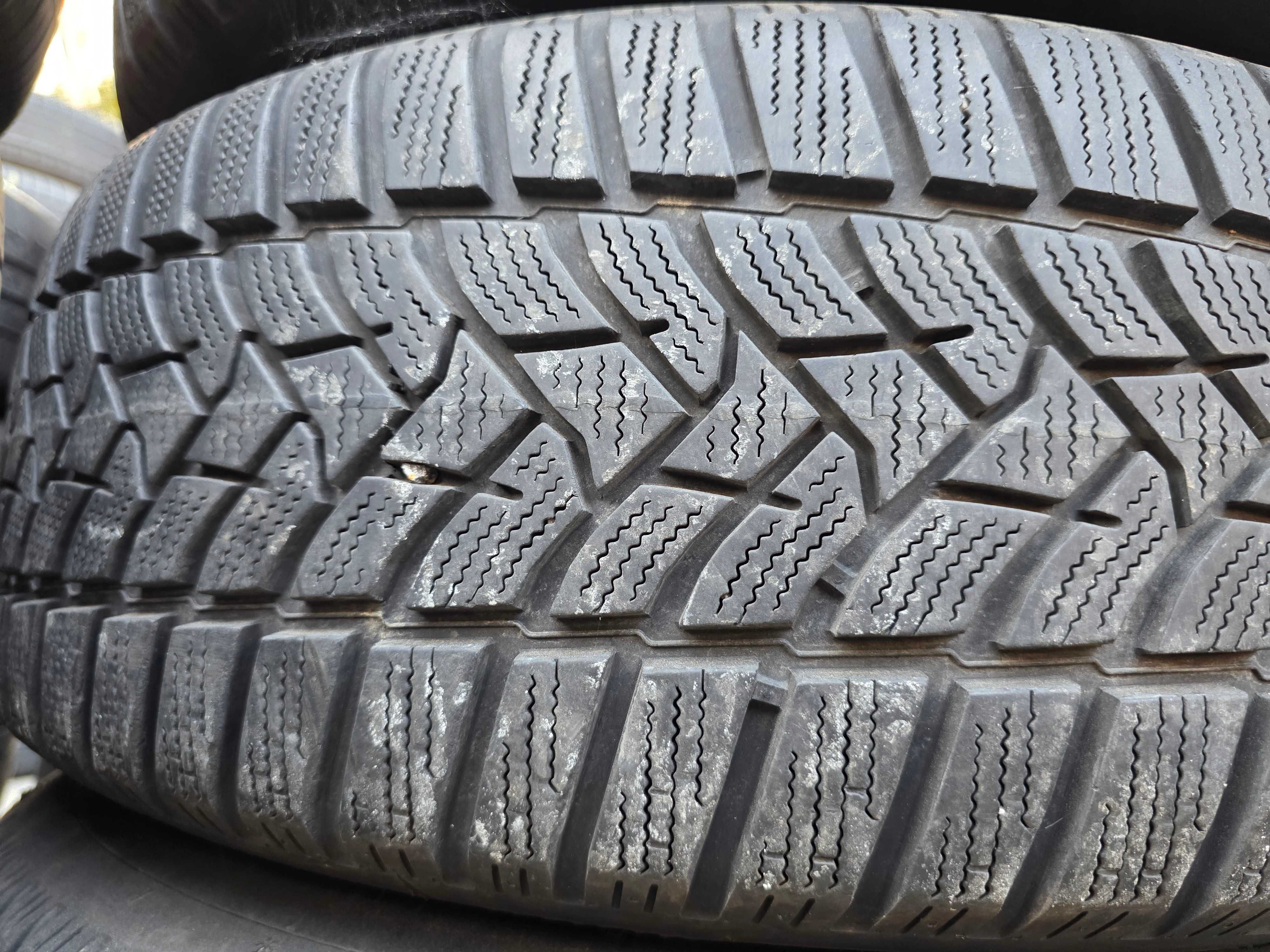 4бр Зимни гуми 215 60 16 - Dunlop