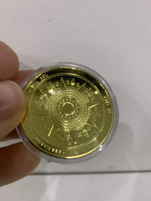 Чисто нови неразопаковани монети!!!