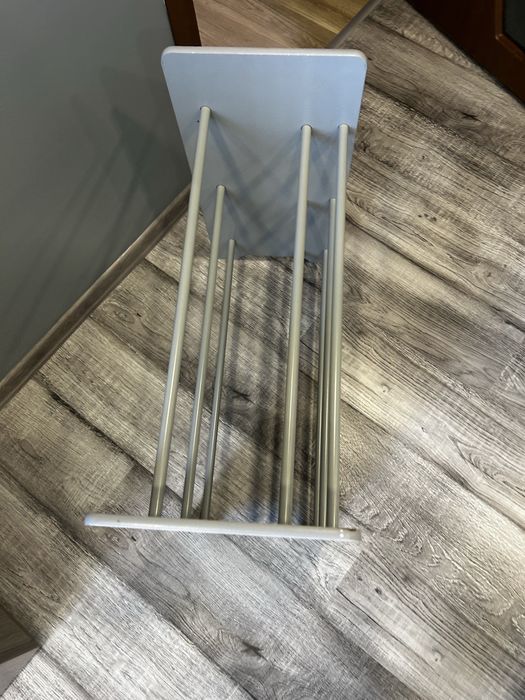 Етажерка за играчки