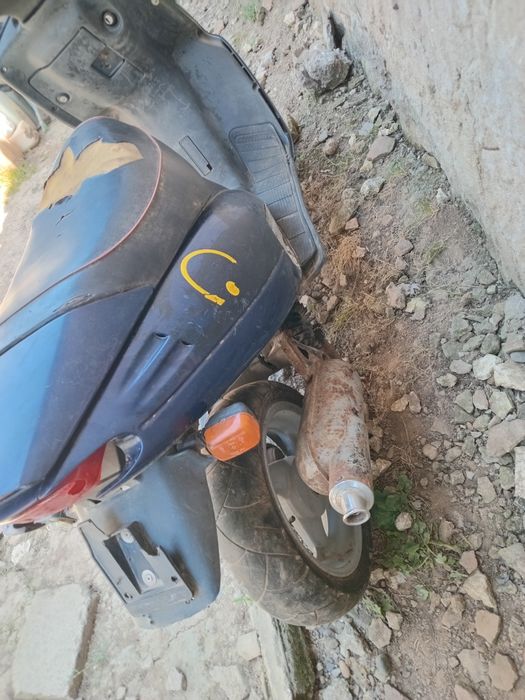 Vând malaguti f12 550 neg