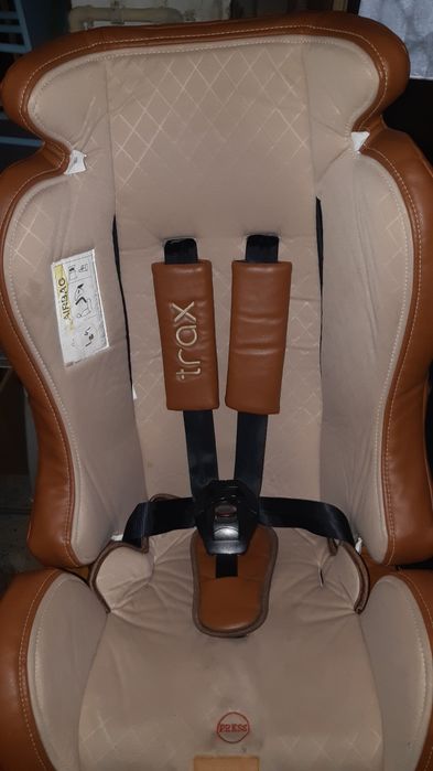 Две детски столчета за кола