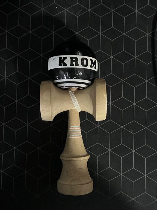 Kendama lotus Ryoga cu tama krom delux