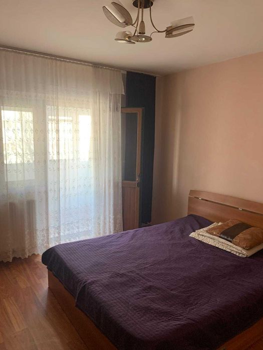 Inchiriez apartament 3 camere, decomandat,  Rm. Sarat, Jud. Buzau