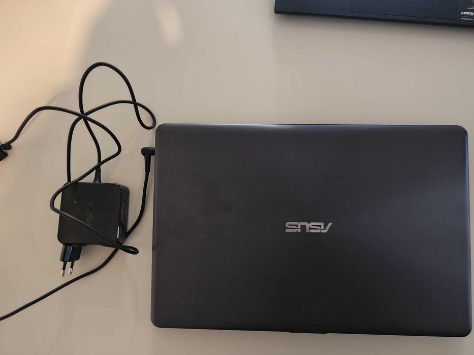 Laptop ASUS A542UF procesor i5-8250U 15.6", 8GB, 1TB, NVIDIA MX130 2GB
