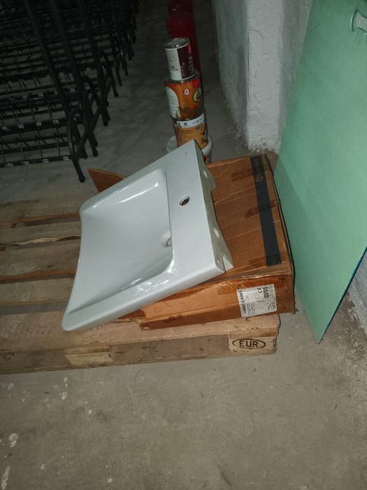 Раковина под педистал.