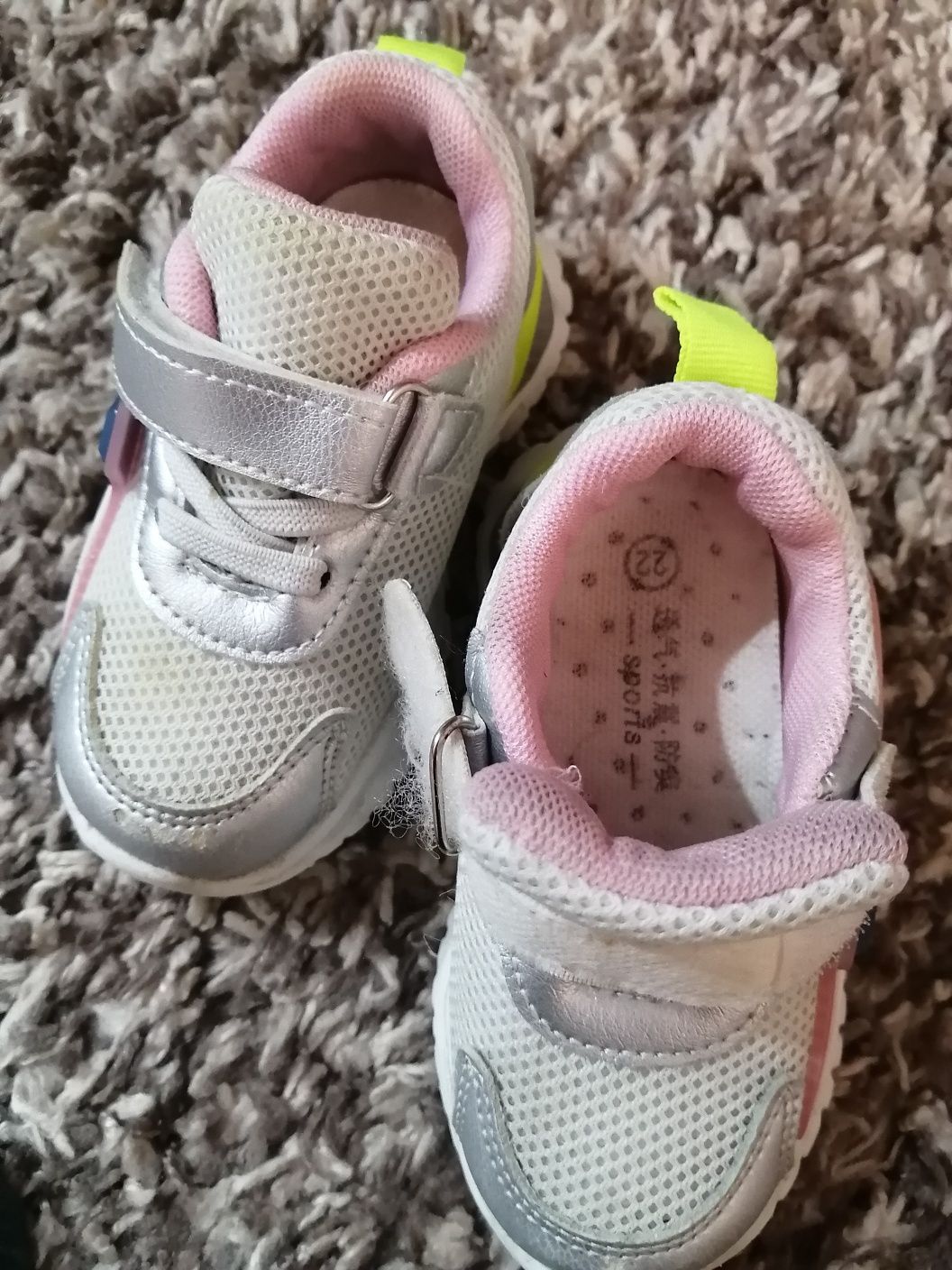 Продам 3 пары детской обуви