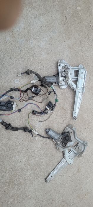 Продается электротро стеклоподъемник от тайота каролла