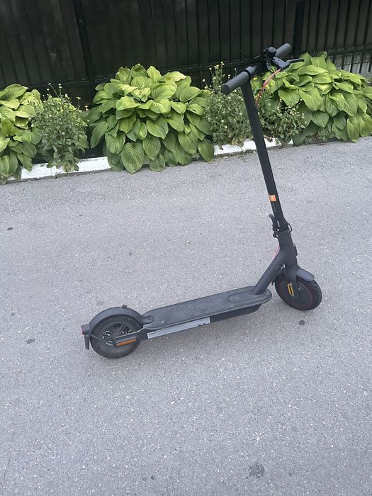 Vând trotinetă electrică
