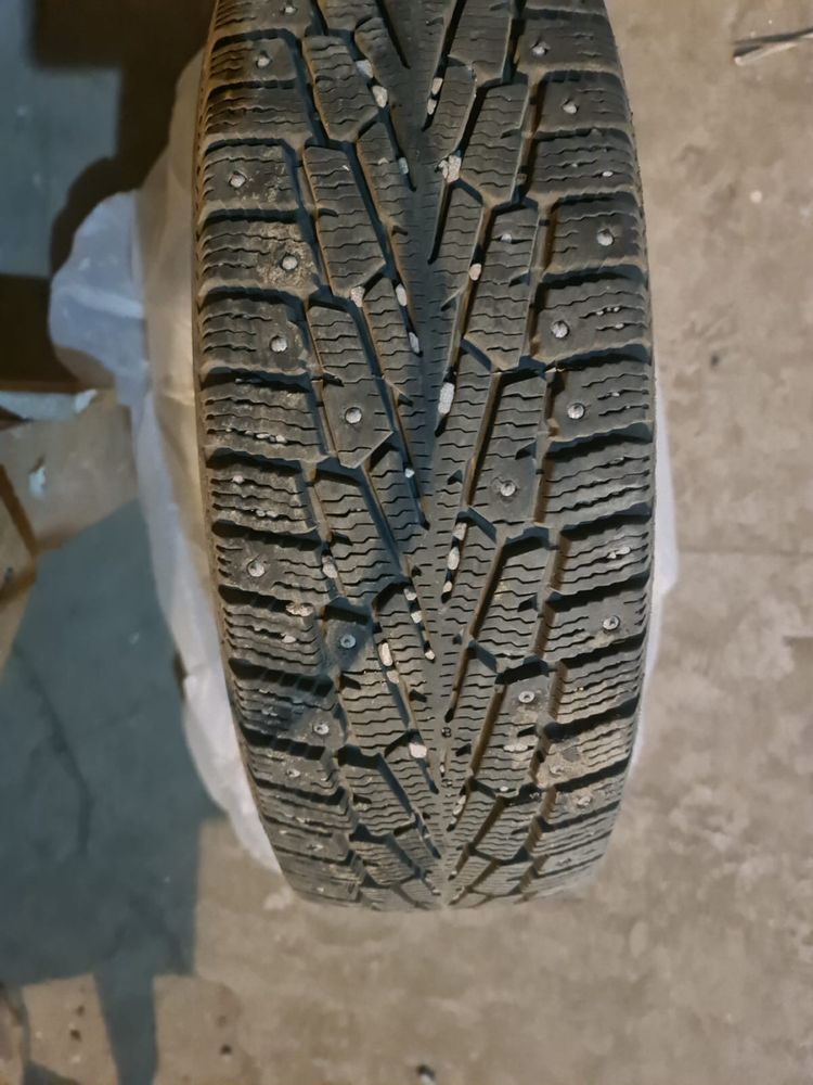 Продам зимнюю шипованную резину Cordiant R 14 D