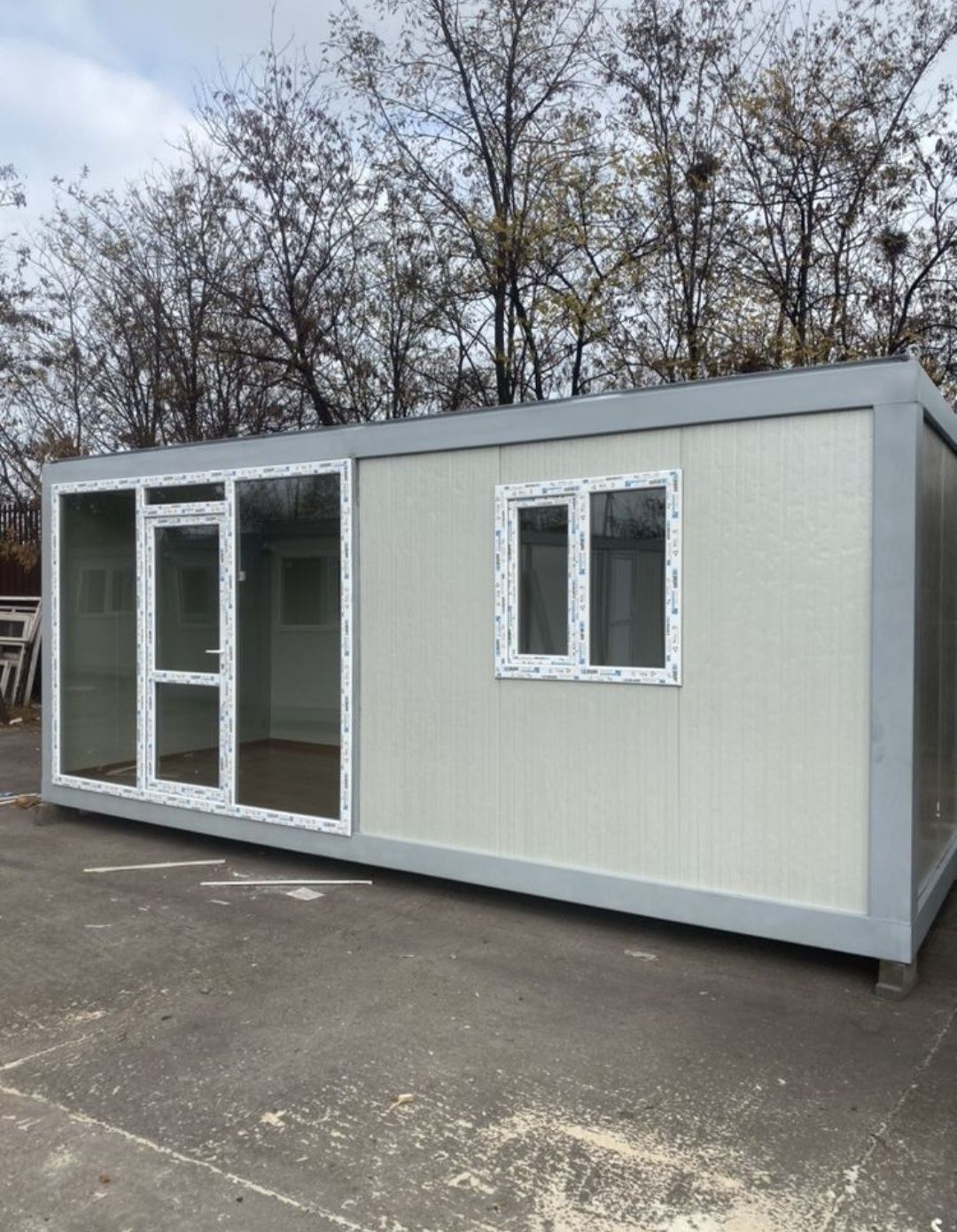 Container birou containere vitrina santier paza teava metalica neagra