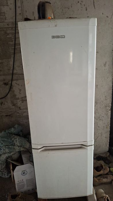Продам рабочий холодильник