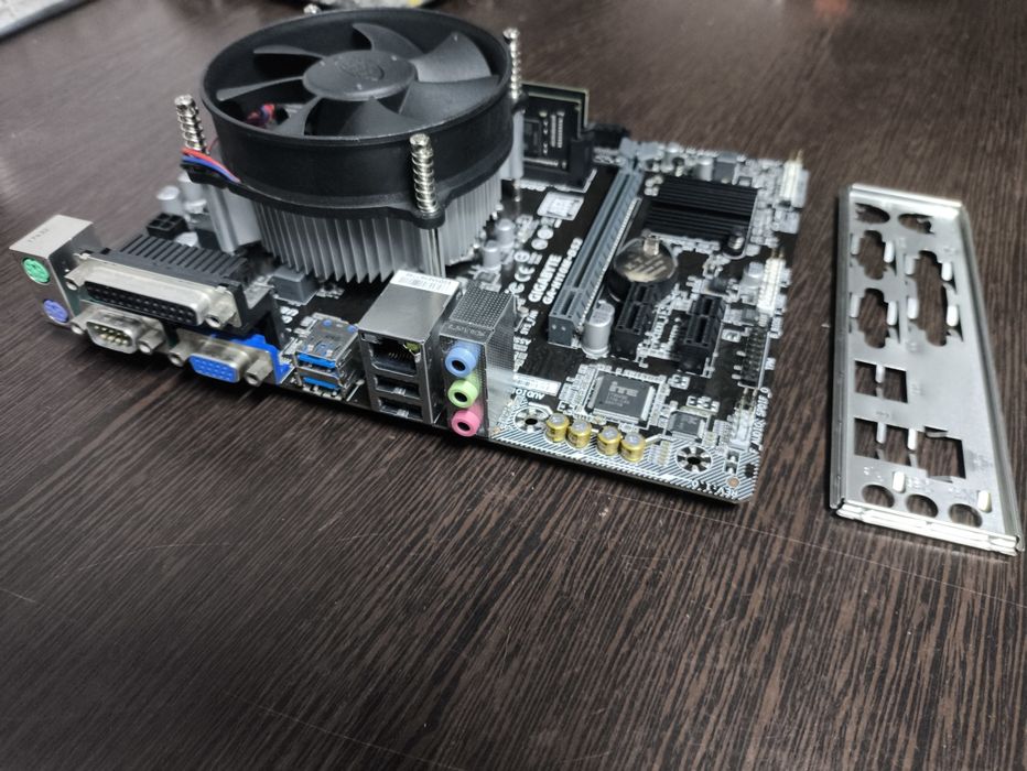 Gigabyte H110+i3 7100+8Gb