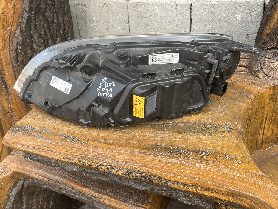 Volvo V40 2017 Xenon десен фар