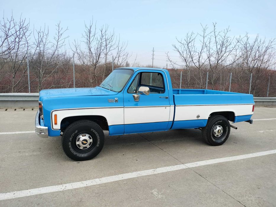 Chevrolet C20 Camper Special