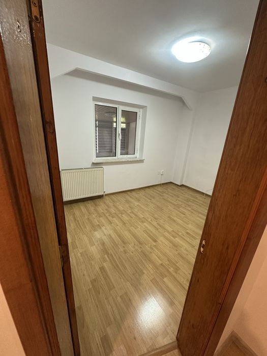 Apartament  4 + 1 camere parter Auchan Rolast
