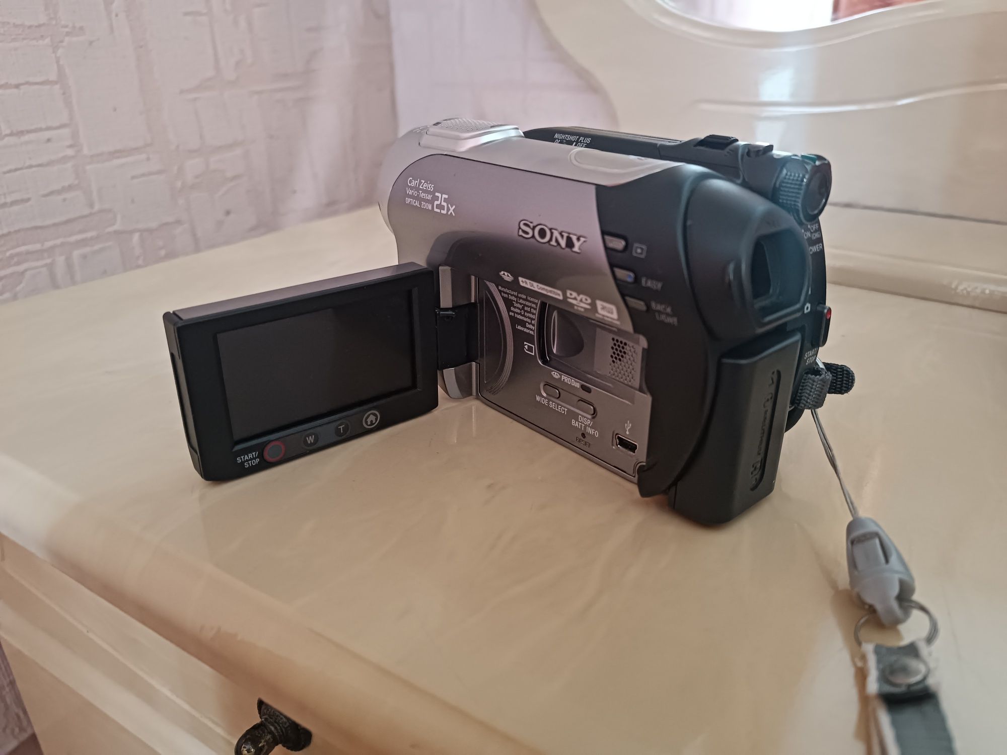 Продам видеокамеру Sony