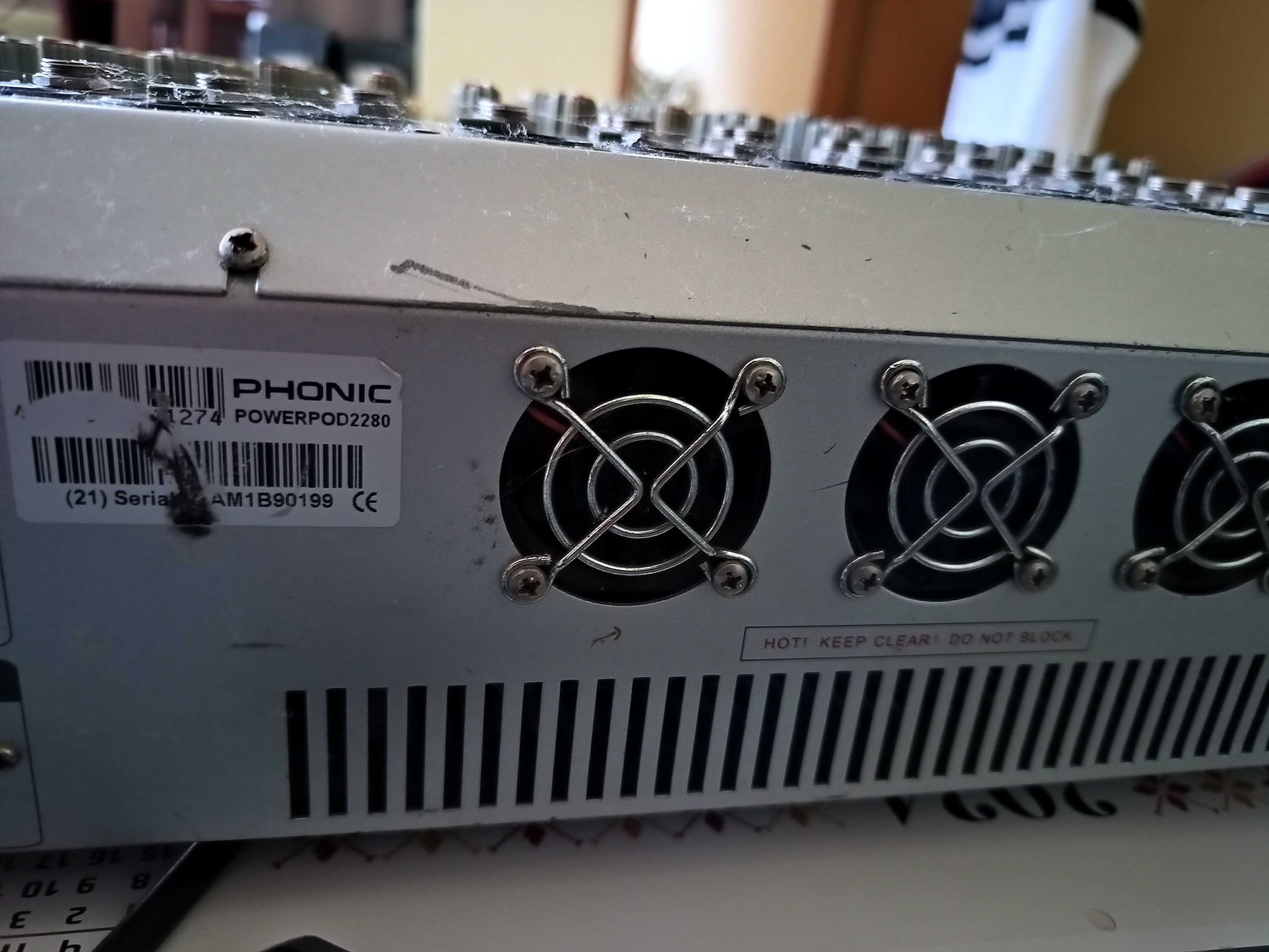 Mиксер PHONIC Powerpod 2280 с вграден усилвател 700W