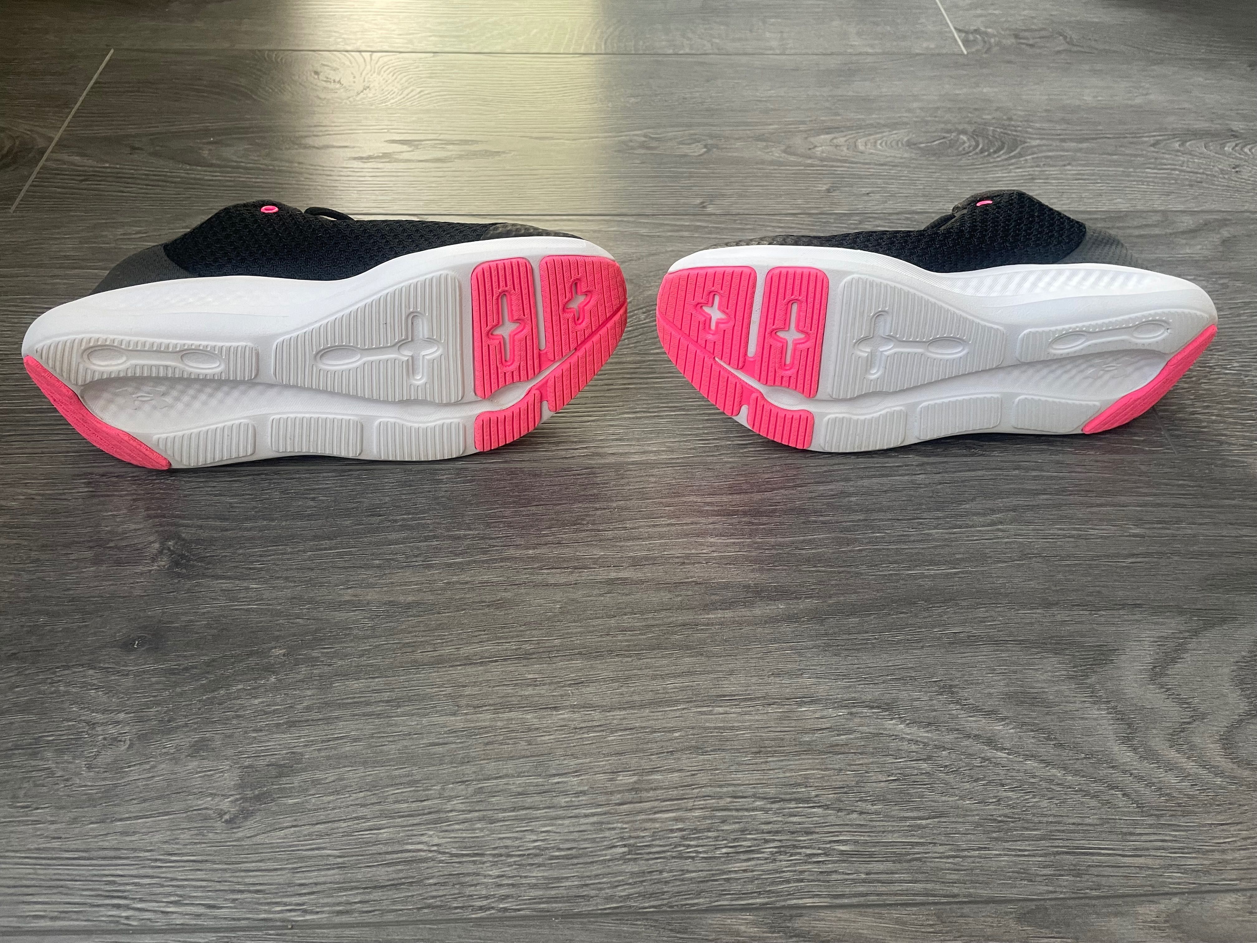 Дамски маратонки Under Armour N36