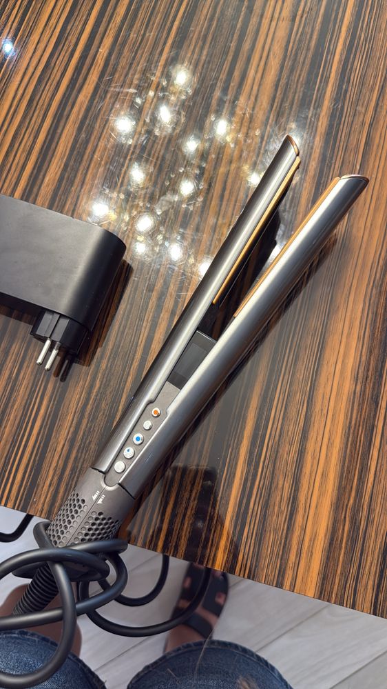 Dyson airstrait HT01