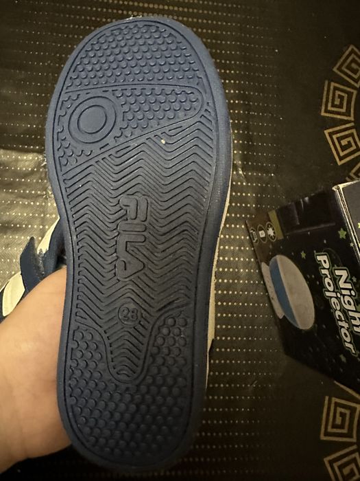 Vand URGENT adidasi FILA de piele pentru copii marimea 28