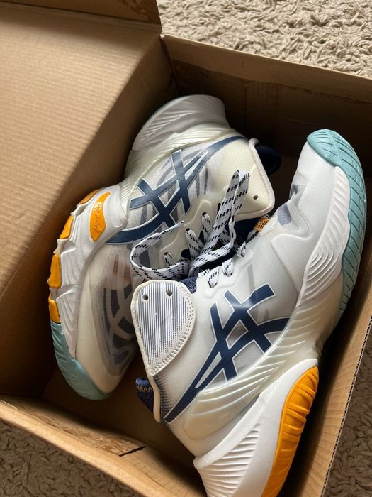 Кроссовки волейбольные