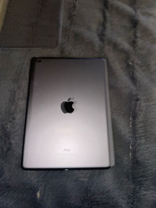 Ipad gen 6  in stare buna