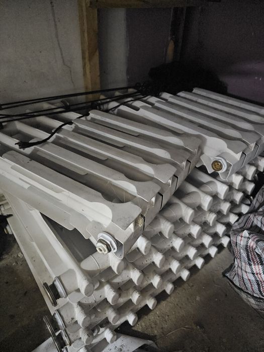 Продам батареи одна секция по 1200