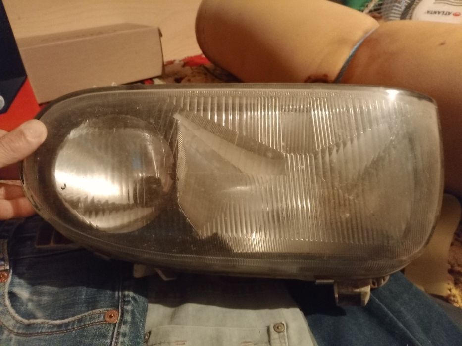 Фар за Голф 3 Хела със халогени бонус