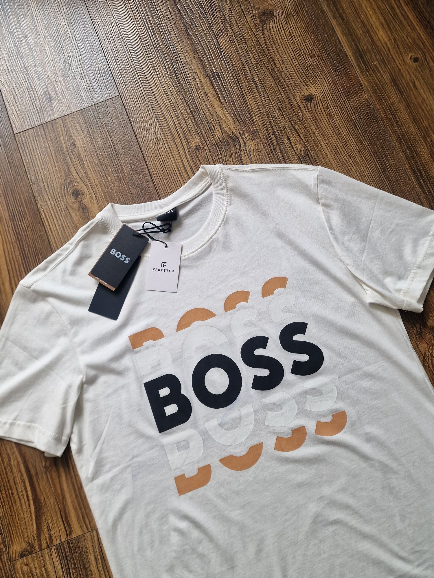 Страхотна мъжка тениска HUGO BOSS размер L