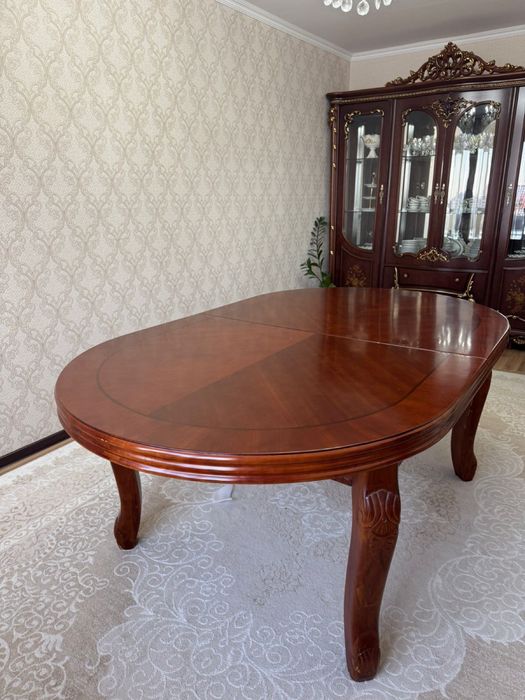 Стол со стульями