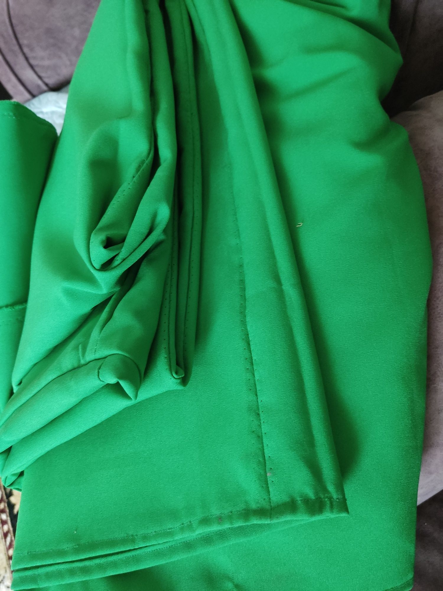 Зеленая плотная ткань для съёмок
