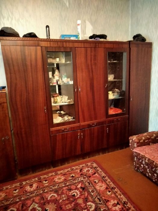 Продается стенка и тумбочка
