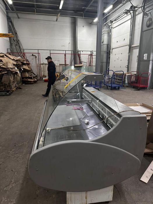 Продуктовый холодильник