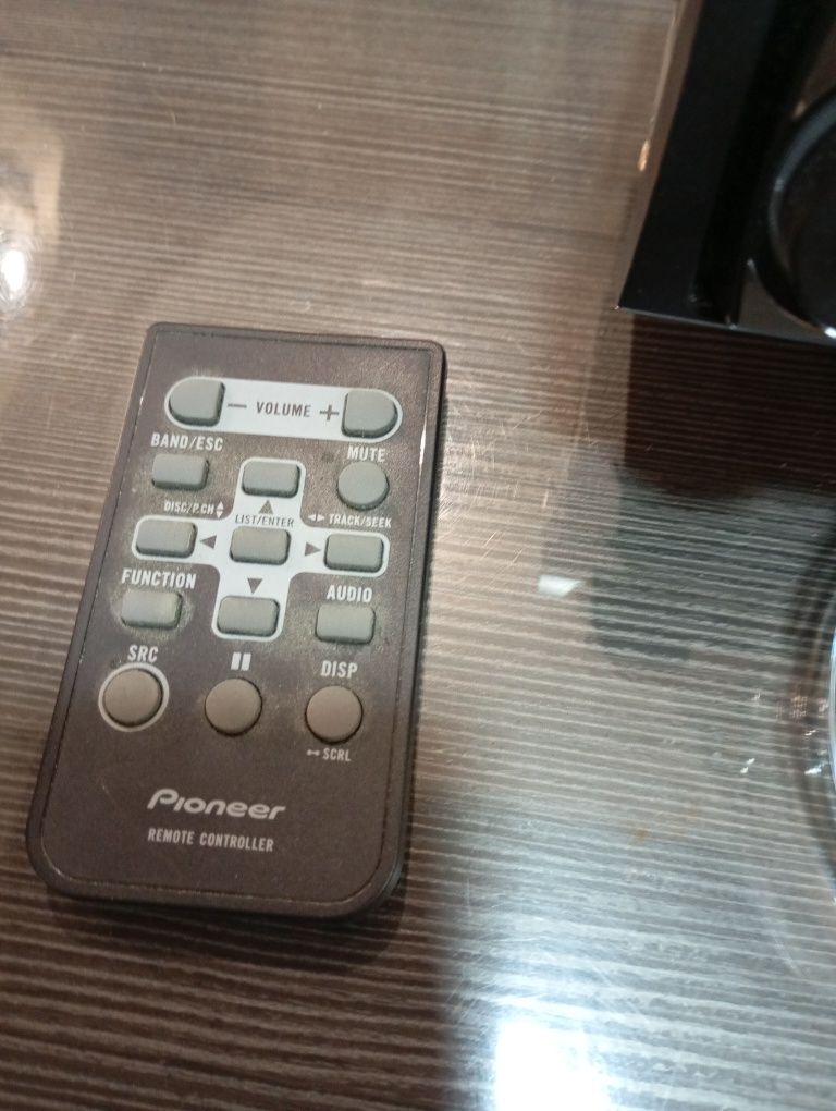 Музика авто ресийвър Ploneer MVH-UB