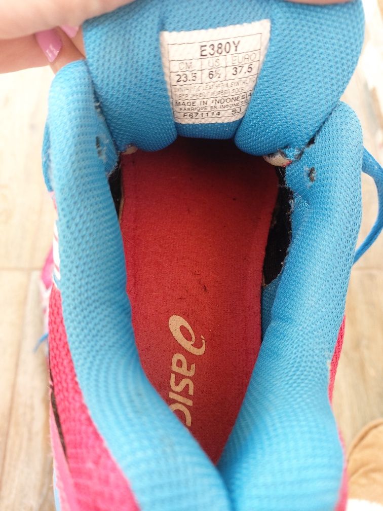 Дамски маратонки Asics!
