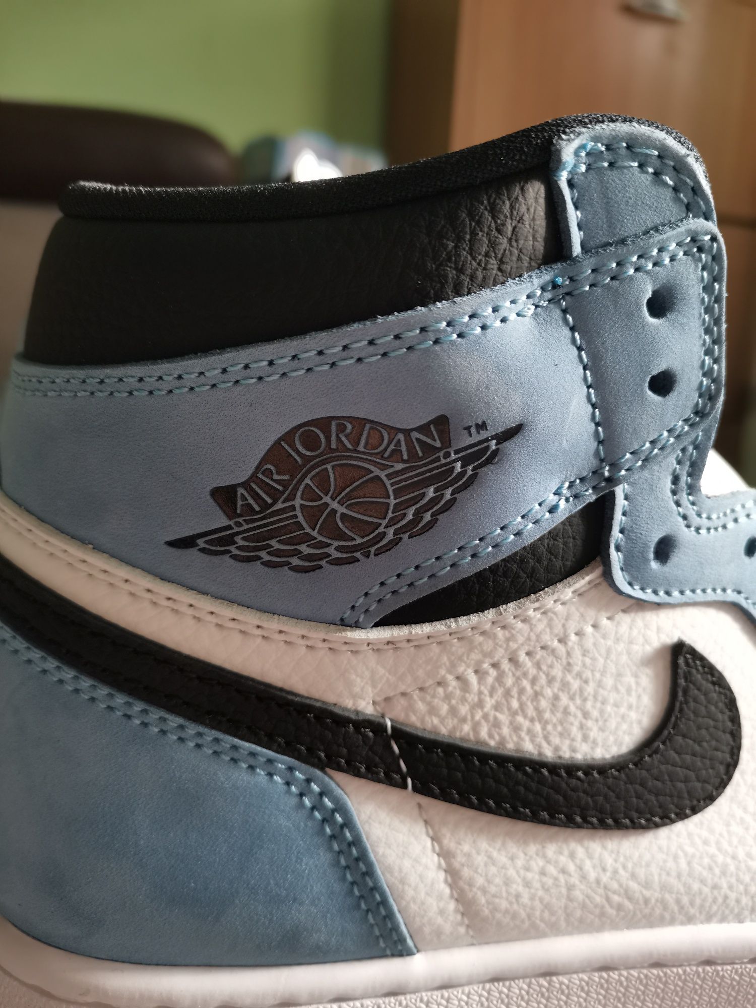 Jordan 1 university blue